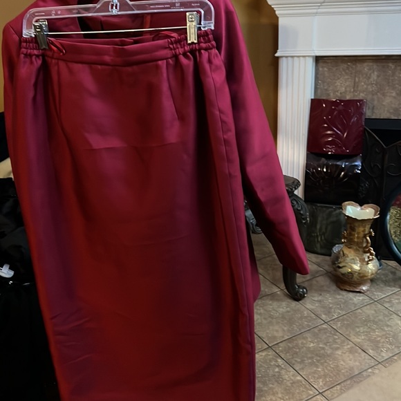 EY Signature suit 10 - Picture 2 of 5